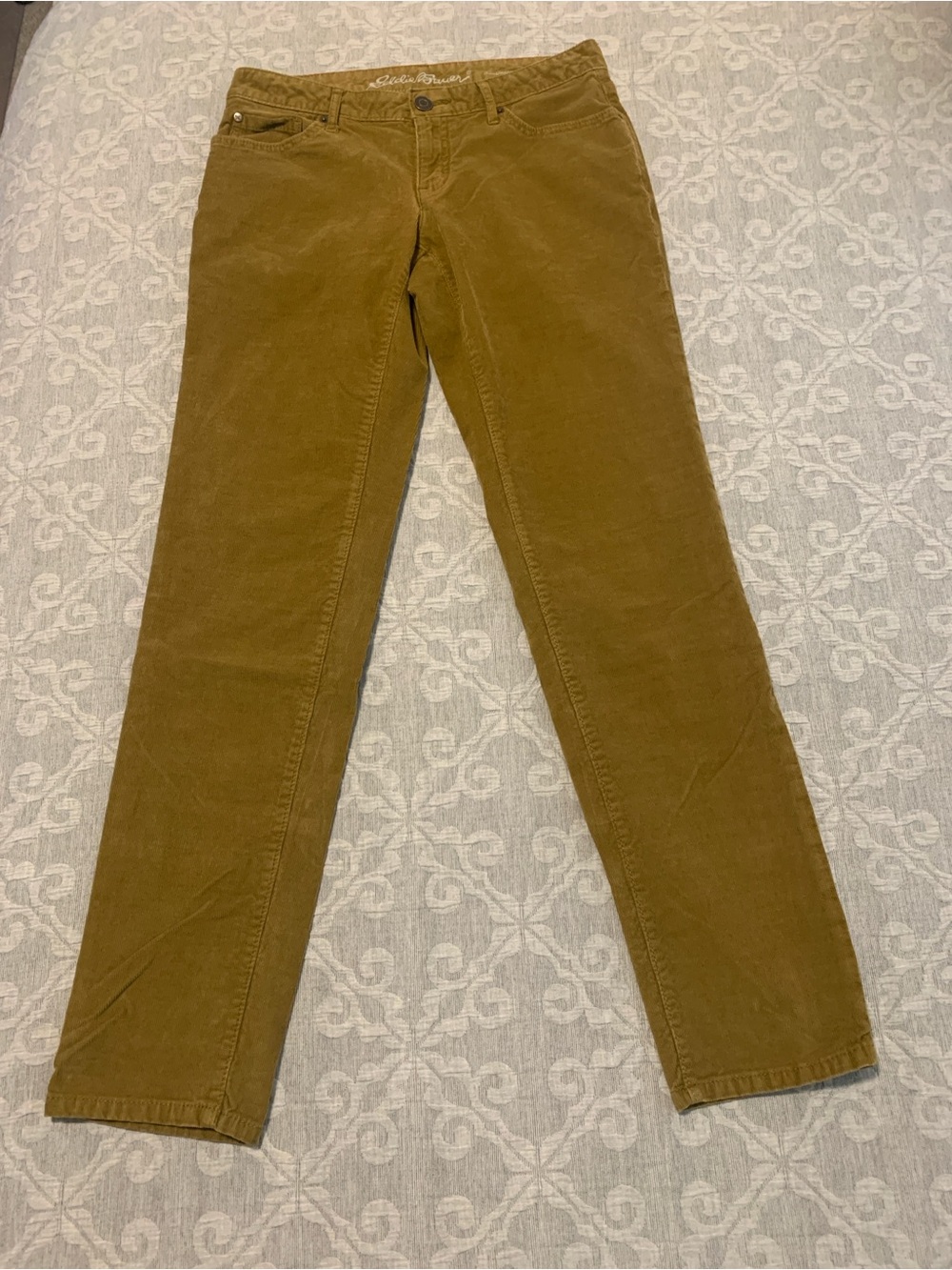 Eddie Bauer Women's Straight Leg Corduroy Pants in Olive Brown (Size 2)
